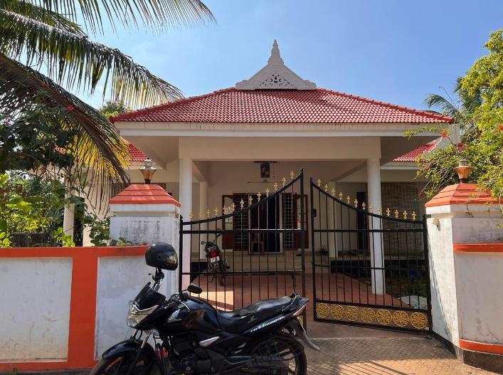 LAND WITH HOUSE NEAR KARUVANNUR THRISSUR DISTRICT